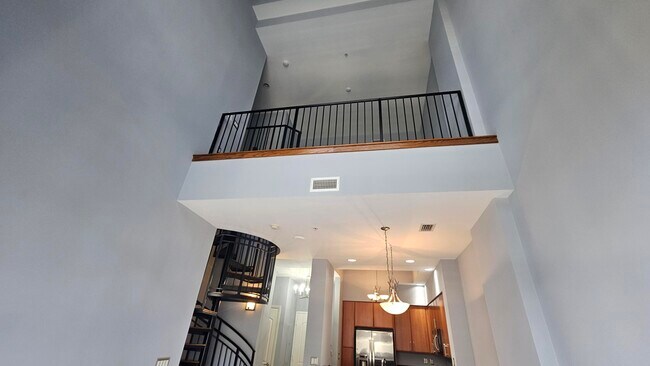 Building Photo - 801 S Olive Ave