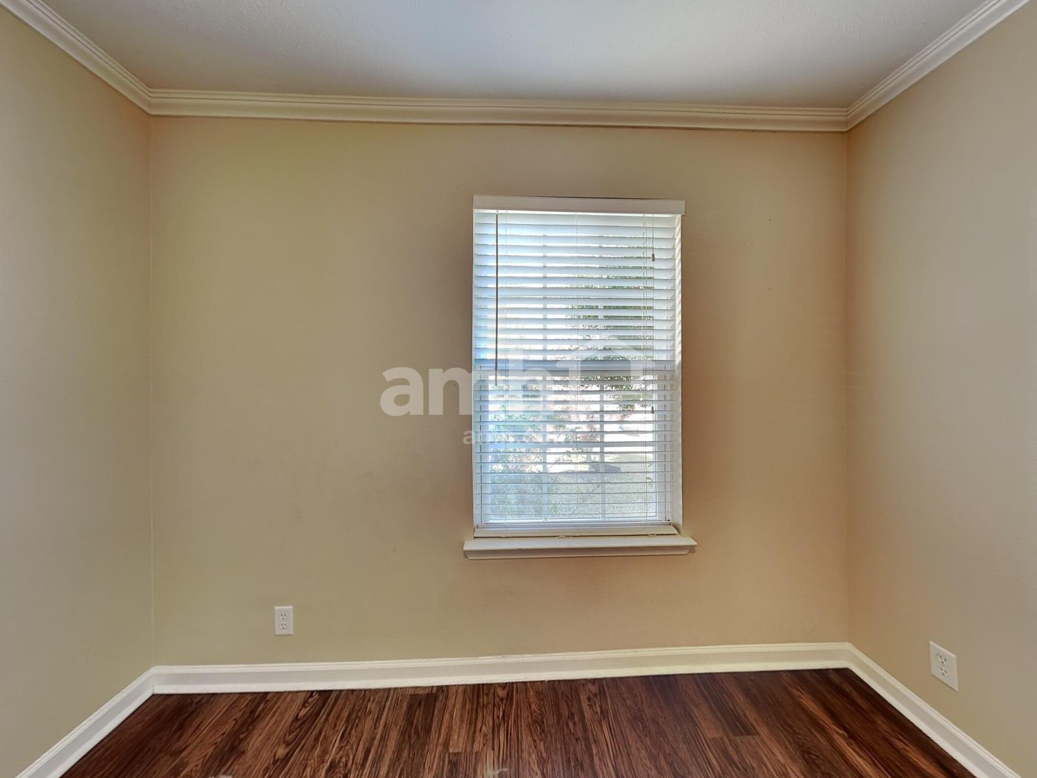 Building Photo - 1104 S Hampton Close