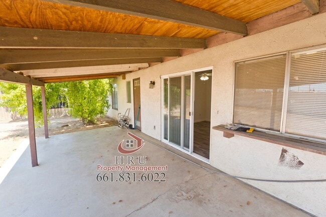 Building Photo - SW-Bakersfield 3 bedrooms 1 baths