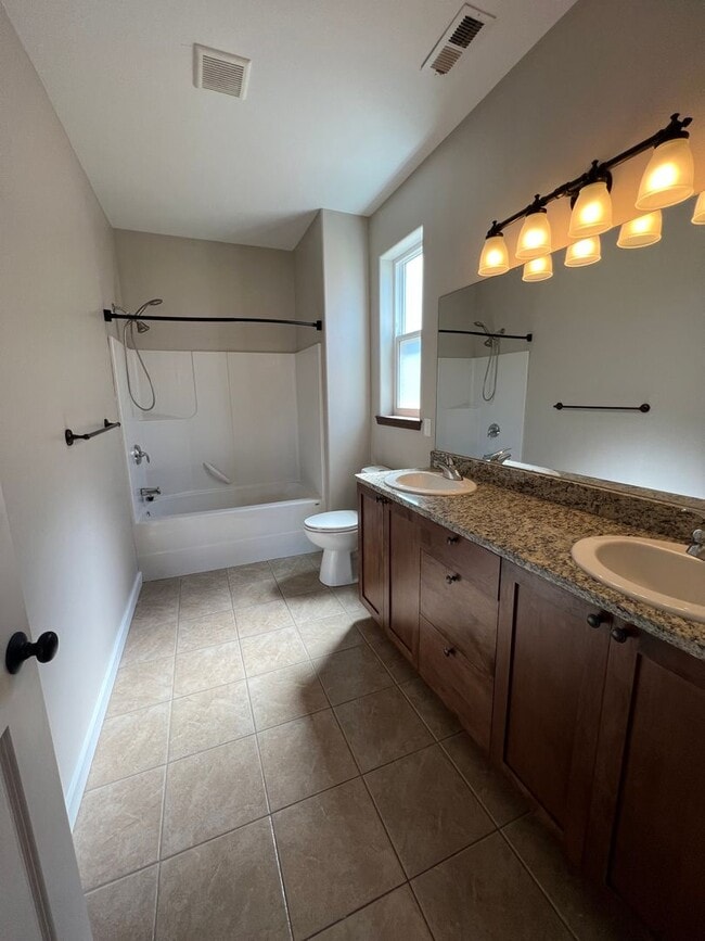 Building Photo - Modern 3 Bedroom Home