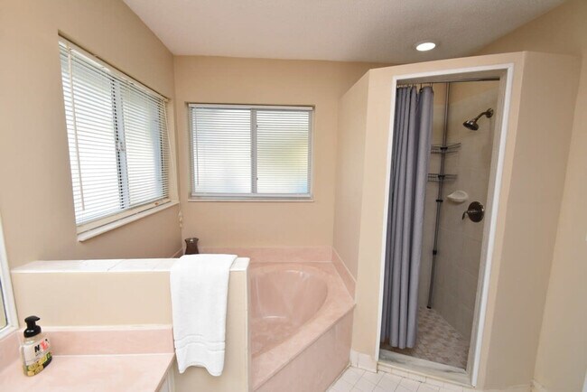 Building Photo - 60 Westover Ln