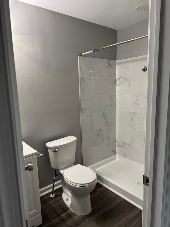 Building Photo - 3 Bedrooms 3 Bathrooms