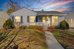 Building Photo - 266 Massoit St