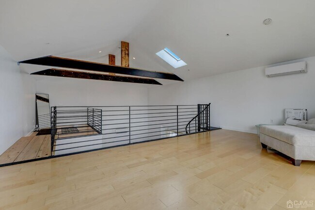 Building Photo - 23 Gramercy Dr