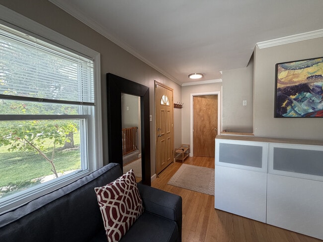 Building Photo - 5540 Fairview Ave