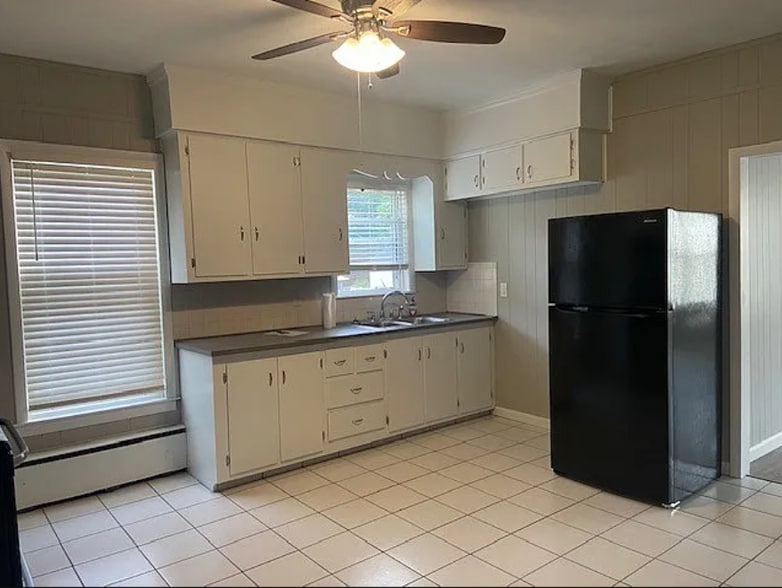 Kitchen - 32 Clyde St