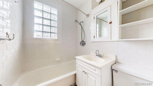 Building Photo - 712 Harrison St