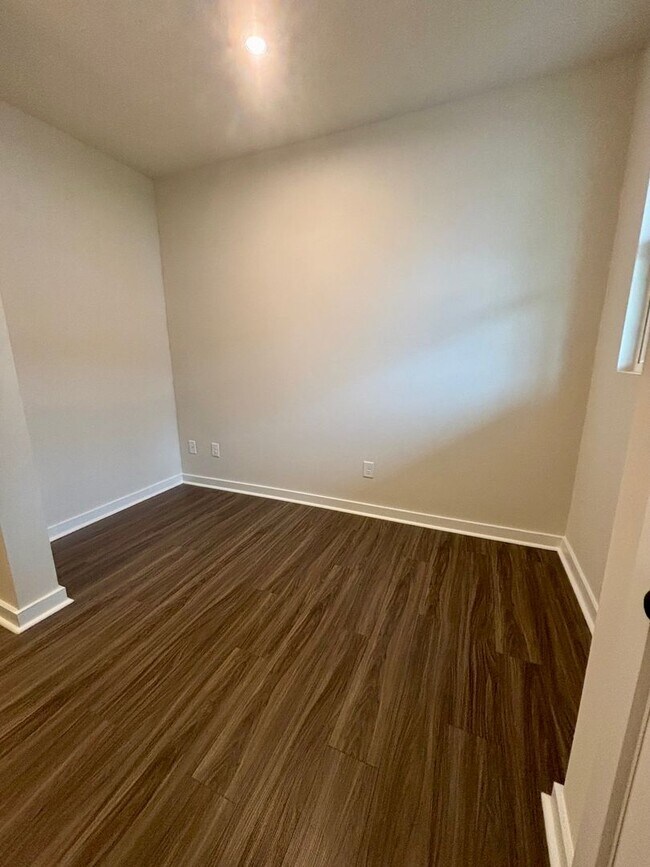 Building Photo - Beautiful, New Construction Townhouse in G...