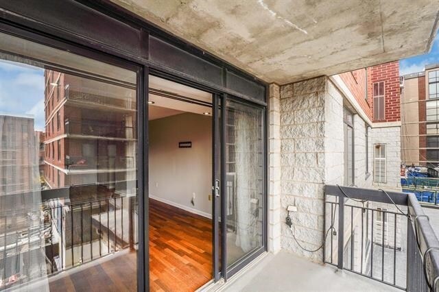 Building Photo - 700 1st St