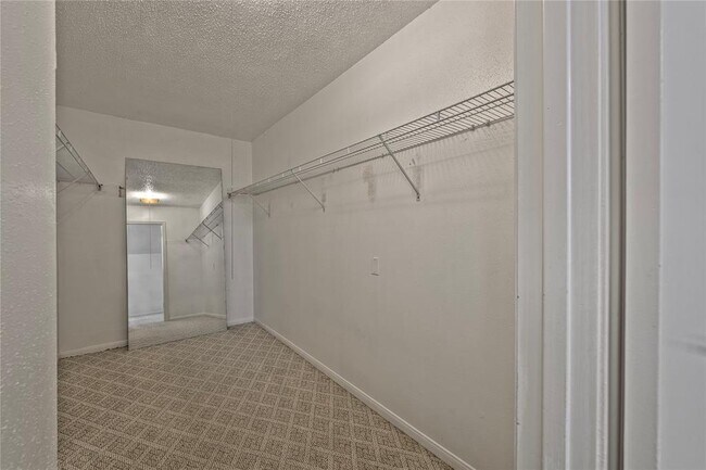 Building Photo - 6493 Alisa Ln