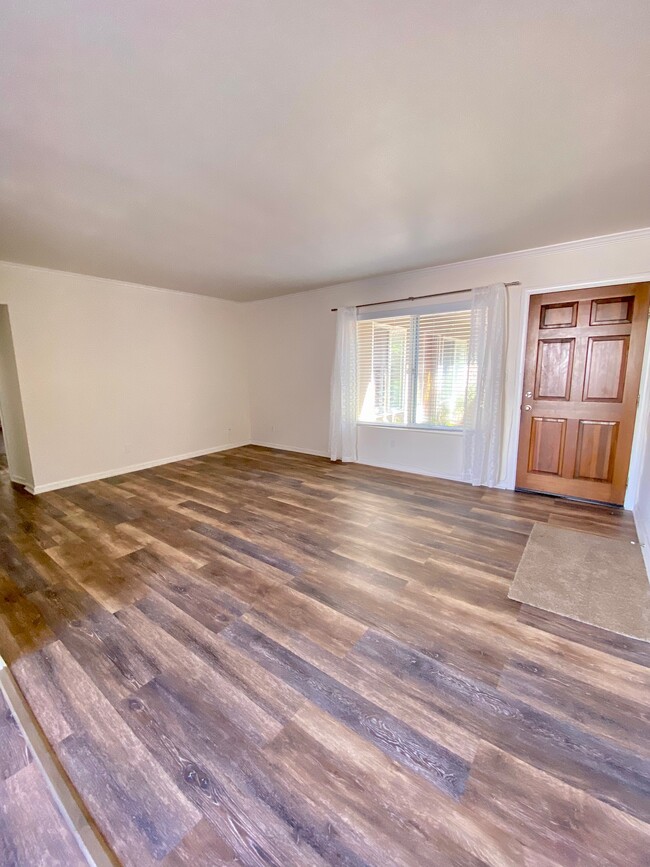 Building Photo - 4424 Altadena Ave