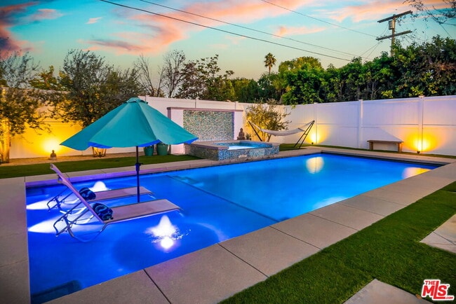 Building Photo - 4952 Placidia Ave