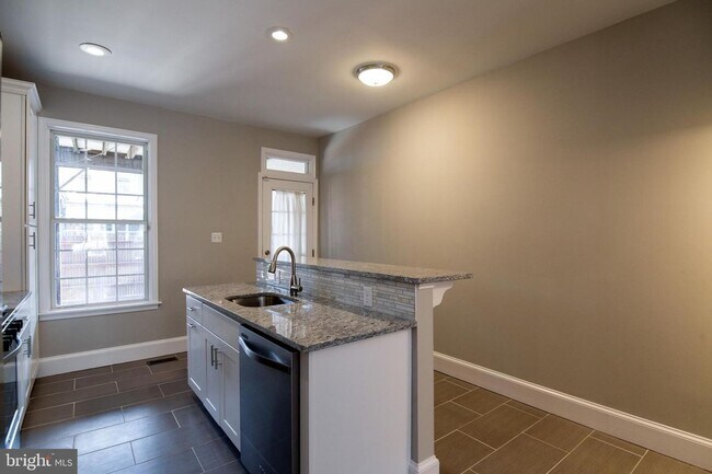 Building Photo - Charming 2 Bedroom/2.5 Bathroom Townhome in Patterson Neighborhood, MD!