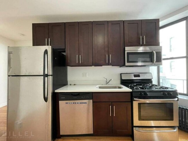 Building Photo - 1 bedroom in ASTORIA NY 11106