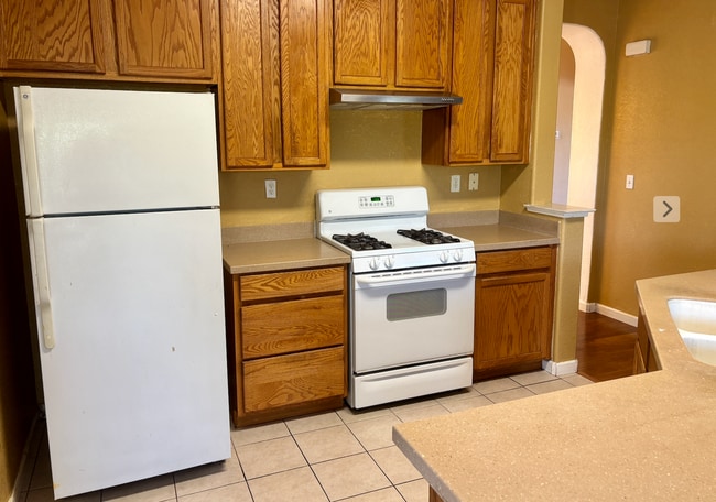 Building Photo - Cute As A Bug 4/2 *SOLAR* Natomas!  Please reference ad for viewings!