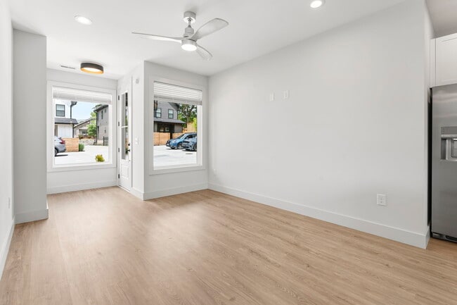 Building Photo - Medford Mews, Carriage House 321