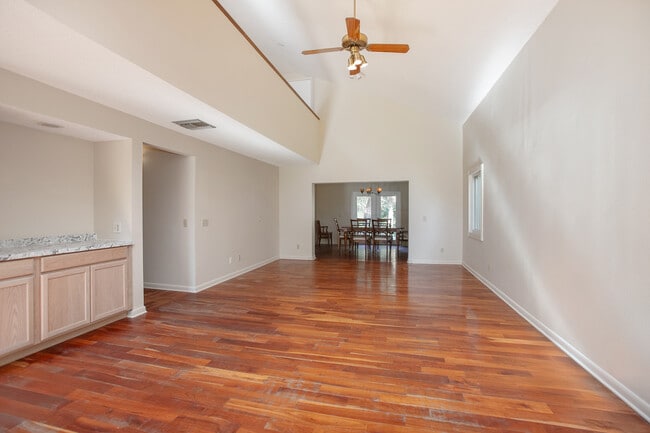 Building Photo - 5735 Fox Hollow Rd