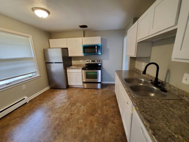 Building Photo - Charming 4-Bedroom Property in Prime Location