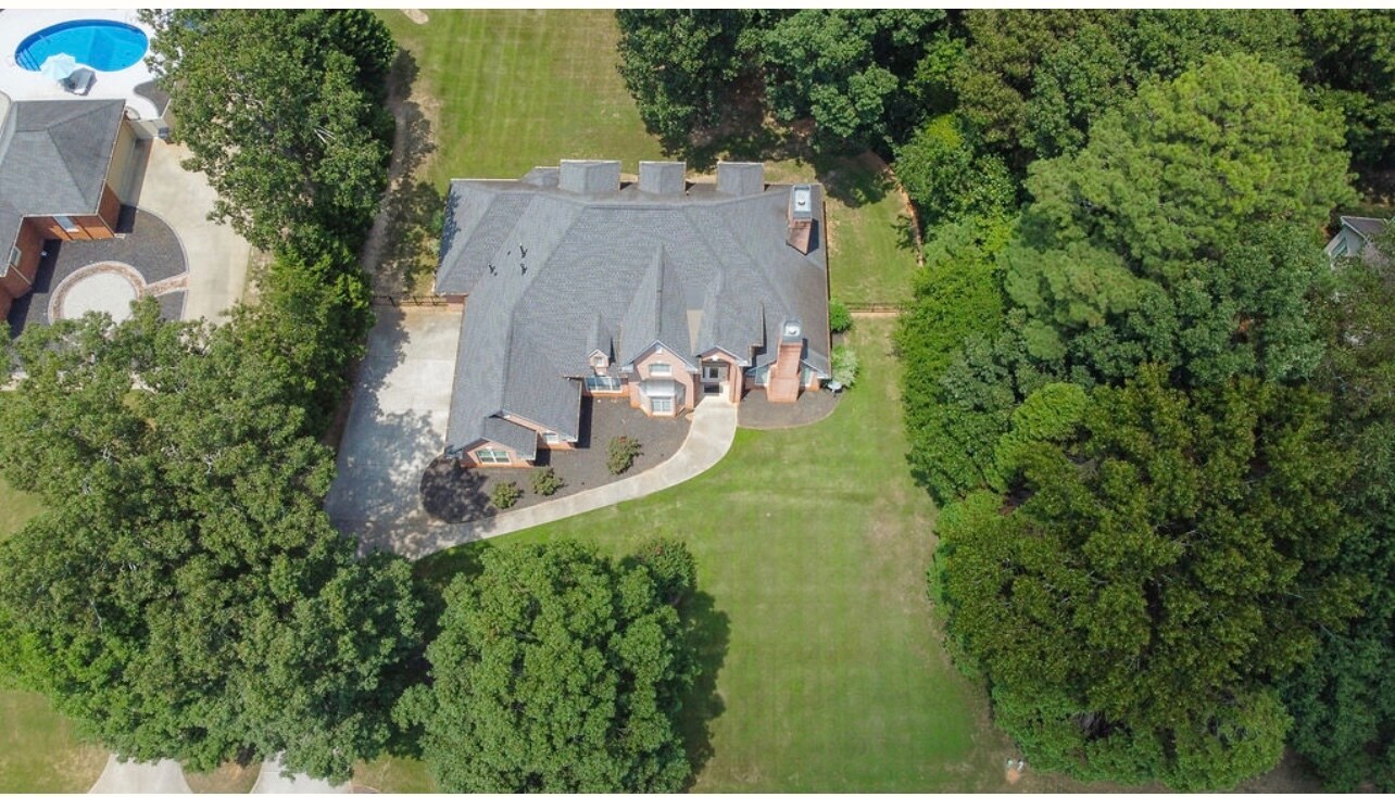 Building Photo - 8225 Seven Oaks Dr
