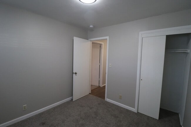 Building Photo - Charming 3 bedroom home on Corner Lot!