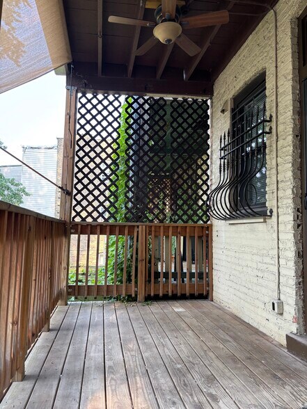 Porch/Deck - 1429 W Thome Ave