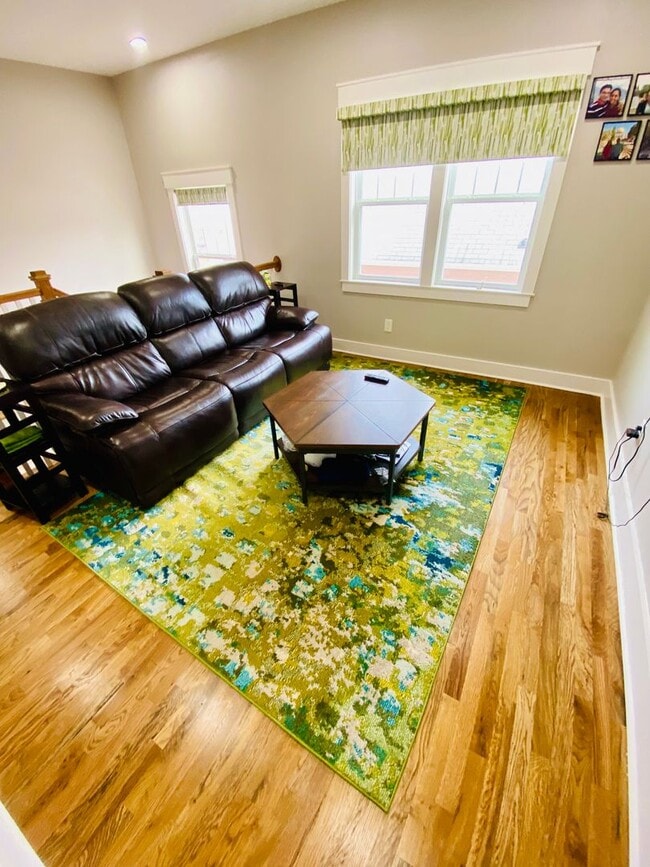 Building Photo - Spectacular 4Bed/3Bath Minutes to Duke with Fenced In Yard