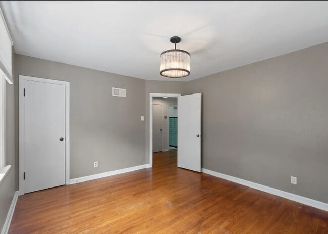 Building Photo - 7126 Amherst Ave