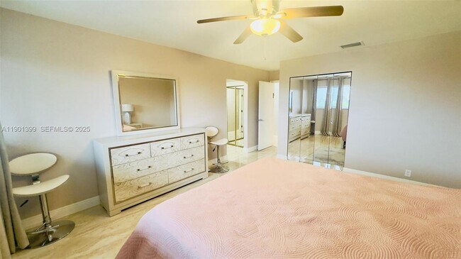 Building Photo - 329 SE 3rd St