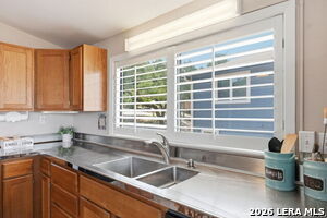 Building Photo - 2681 Lakeview Dr