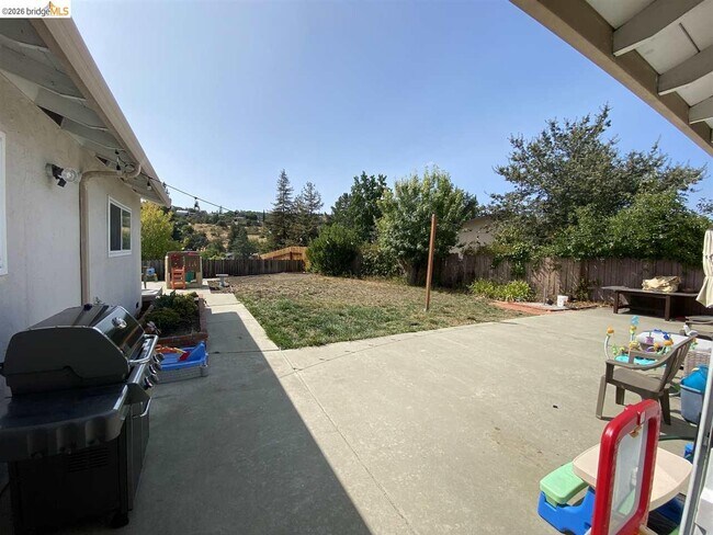 Building Photo - 235 Donegal Way