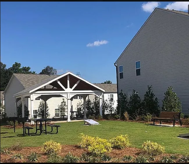 Building Photo - 915 Falls Grove Trl