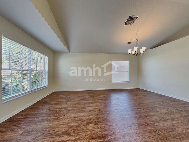 Building Photo - 1044 Summer Breeze Dr