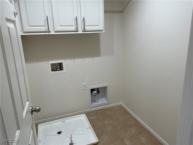 Building Photo - 8825 W Torino Ave