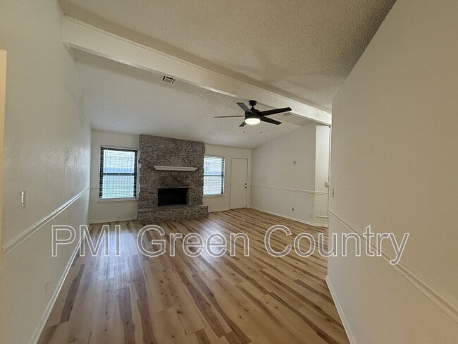 Building Photo - 1203 W Austin St