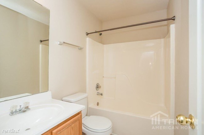 Building Photo - 235 Lakeview Trail