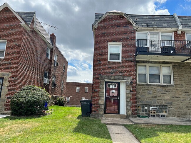 Front Of Building - 158 W Cheltenham Ave