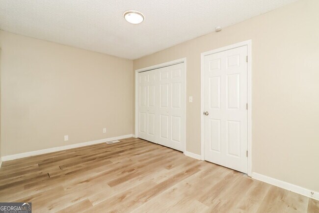 Building Photo - 428 WI Pkwy