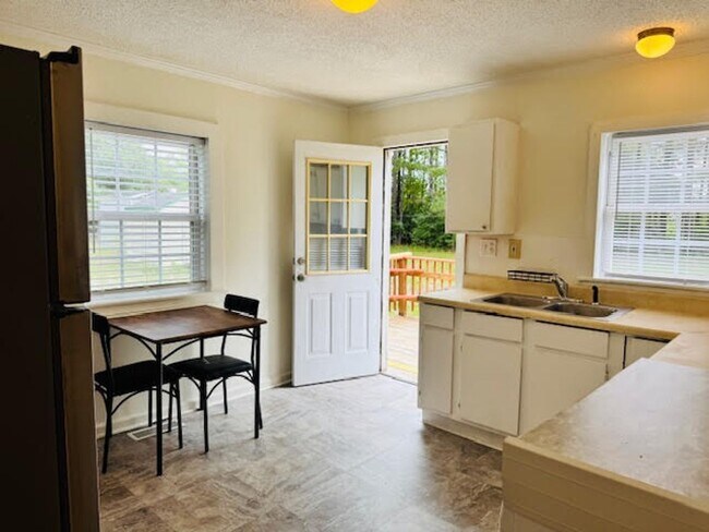 Building Photo - Old Maco Road