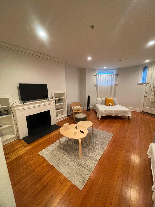 Building Photo - 472 Beacon St