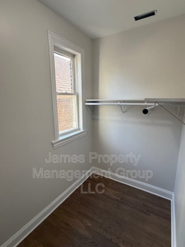 Building Photo - 3601 W Le Moyne St