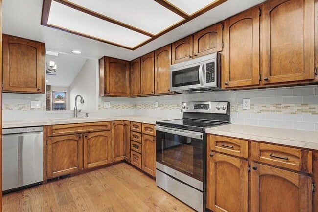 Building Photo - 3089 Aspen Dr