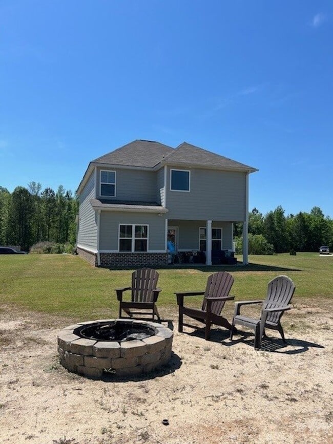 Building Photo - 4 Bedroom, 2.5 Bath Right off Exit 175