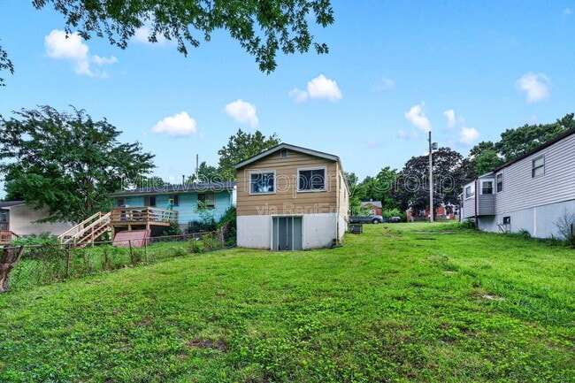 Building Photo - 235 Flora Dr