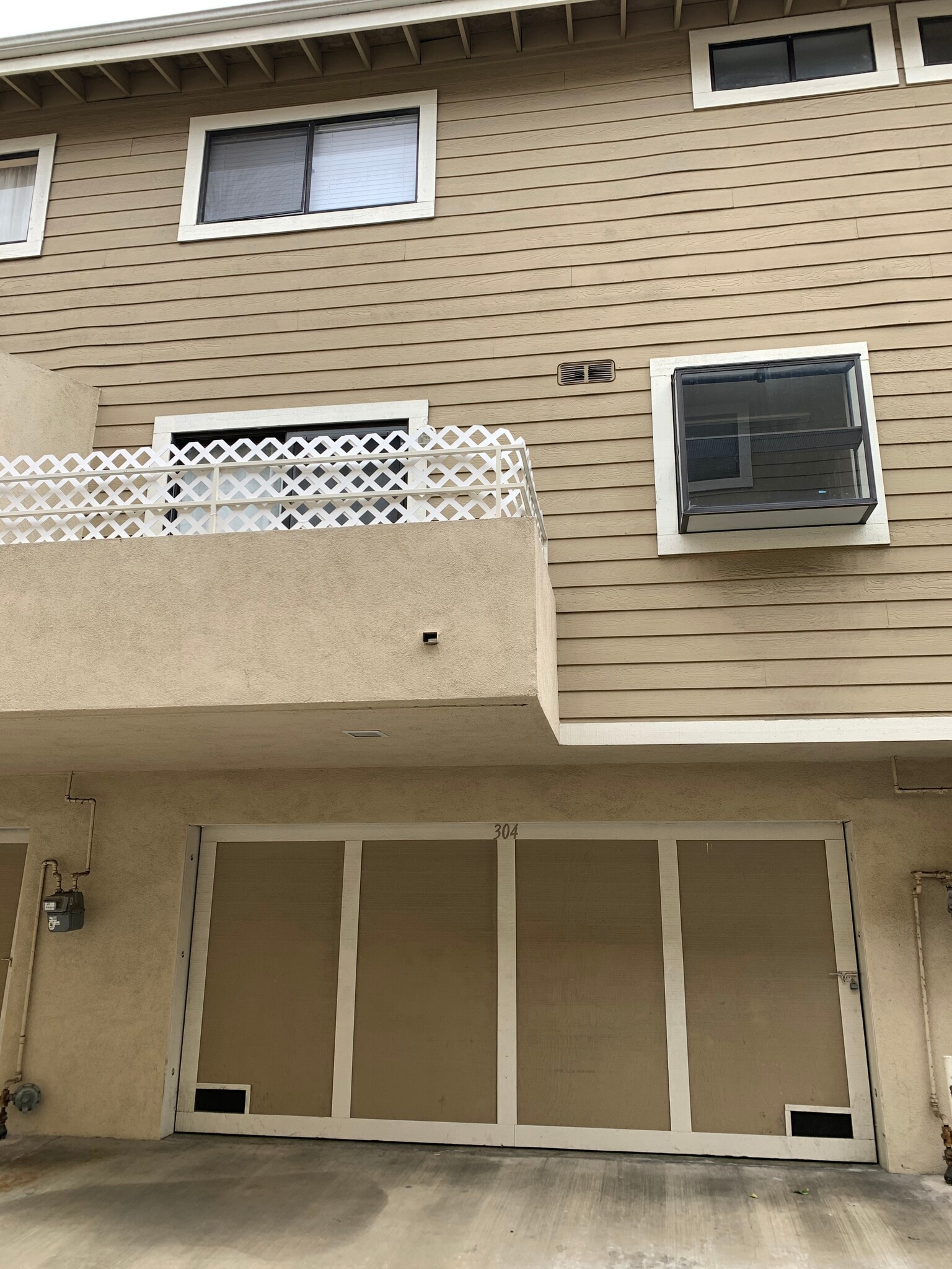 Building Photo - 15220 S Normandie Ave