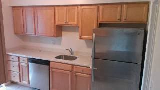 Primary Photo - 3 bed 2.5 bath Townhouse w/Garage - Countr...