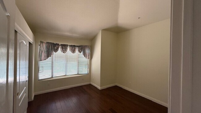 Building Photo - $500 OFF FIRST MONTH! Stunning 4 Bed 4 Bat...