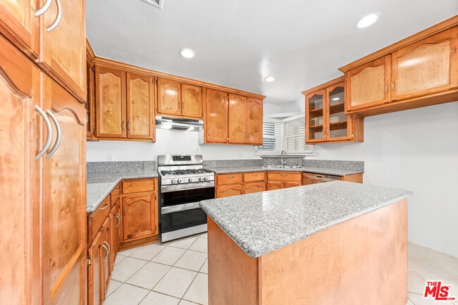 Building Photo - 4221 Stewart Ave