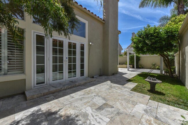 Building Photo - 9 Las Cruces