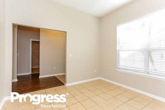Building Photo - 667 Bonaparte Dr