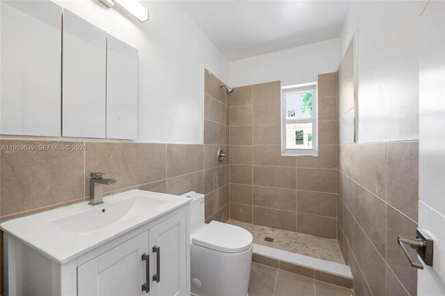 Building Photo - 2025 Fillmore St